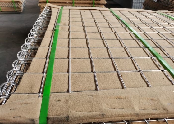 Odporne na zderzenia bariery gabionowe o wymiarach 1m x 2m, używane do fortyfikacji wojskowych
