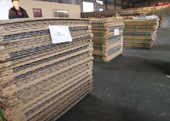 Odporne na zderzenia bariery gabionowe o wymiarach 1m x 2m, używane do fortyfikacji wojskowych