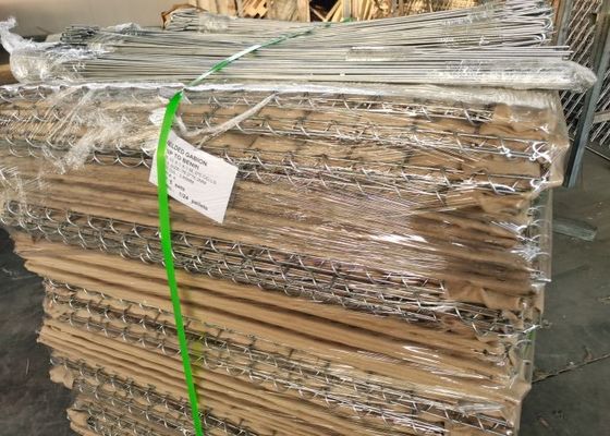 Odporne na zderzenia bariery gabionowe o wymiarach 1m x 2m, używane do fortyfikacji wojskowych