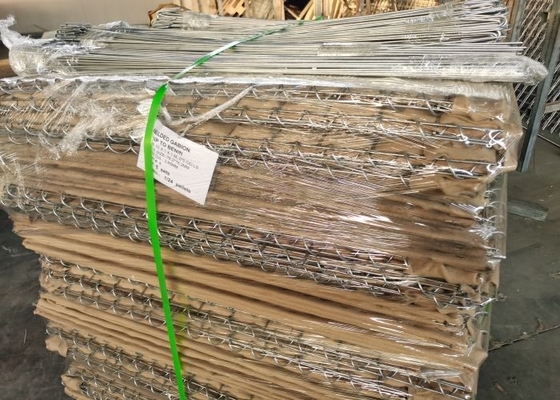 Odporne na zderzenia bariery gabionowe o wymiarach 1m x 2m, używane do fortyfikacji wojskowych