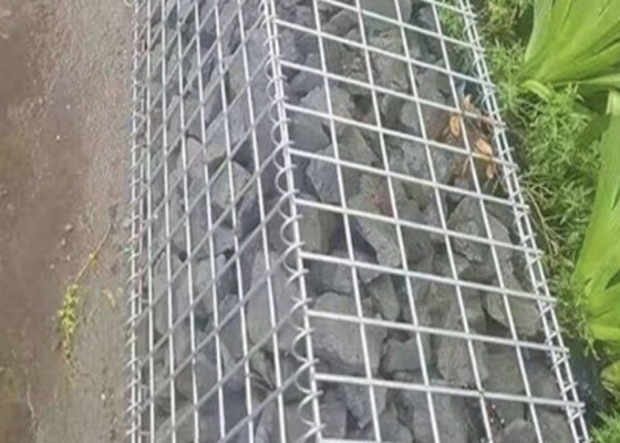 Gabiony z siatki zgrzewanej ocynkowanej powlekanej PVC do ścian oporowych
