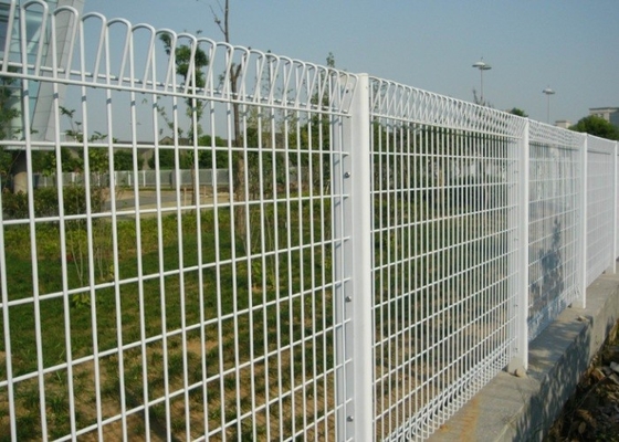 Nowoczesne ogrodzenie z podwójną pętelką w kolorze zielonym, powlekane PCV