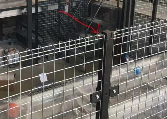 Białe, wytrzymałe ogrodzenie z siatki spawanej, ocynkowane dla bezpieczeństwa stoczni