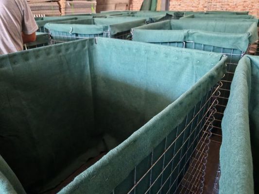 Składane bariery obronne z drutu ocynkowanego, wypełniane piaskiem lub ziemią, z włókniny polipropylenowej i możliwością sztaplowania